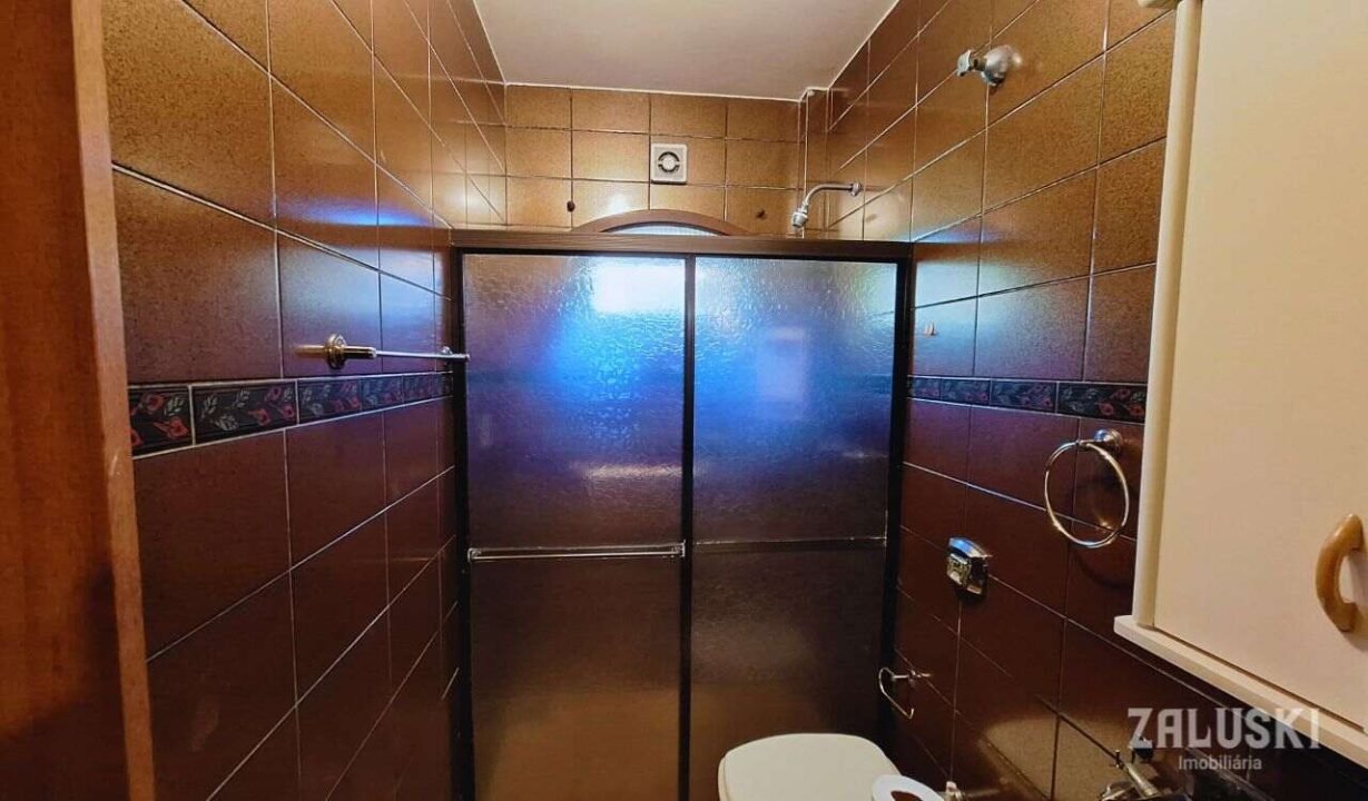 Terreno de esquina com 800m² com casa de 245m²!