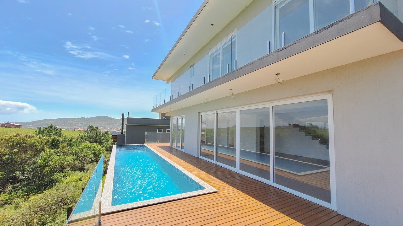 Serviços de piscinas de concreto, vinil e fibra