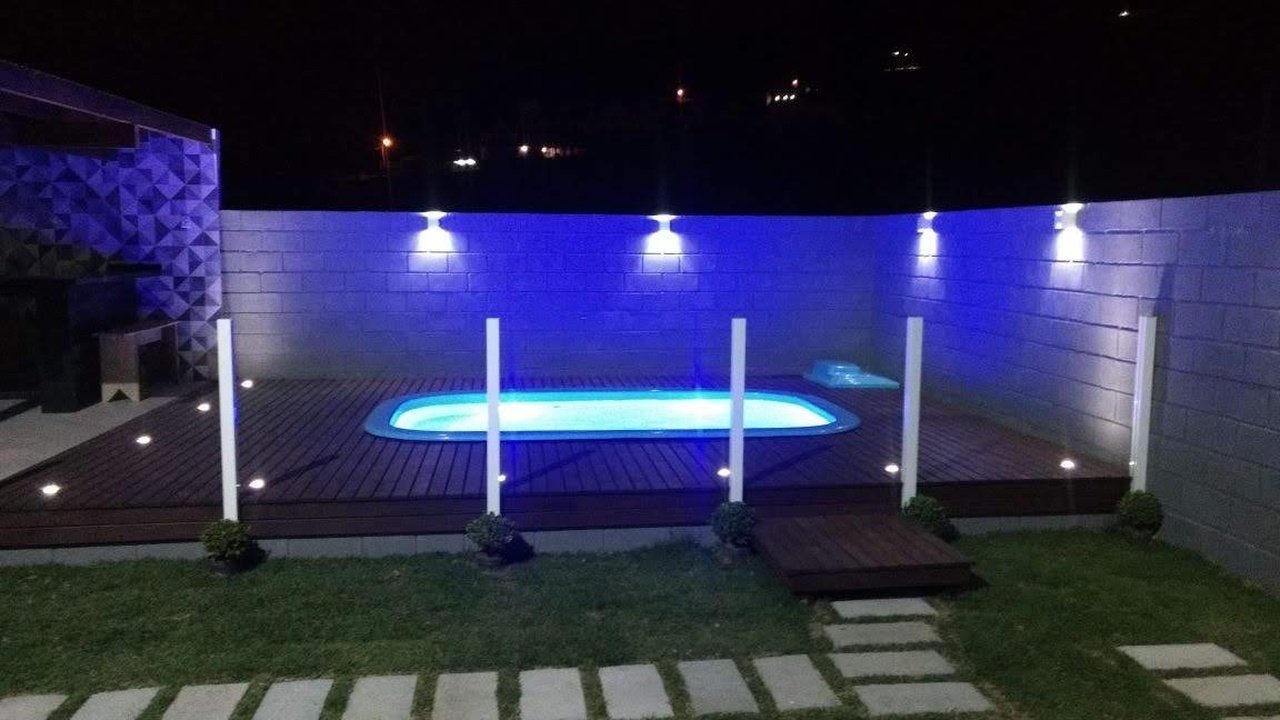 Serviços de piscinas de concreto, vinil e fibra
