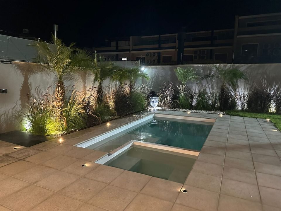 Serviços de piscinas de concreto, vinil e fibra