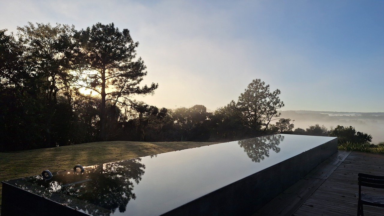 Serviços de piscinas de concreto, vinil e fibra