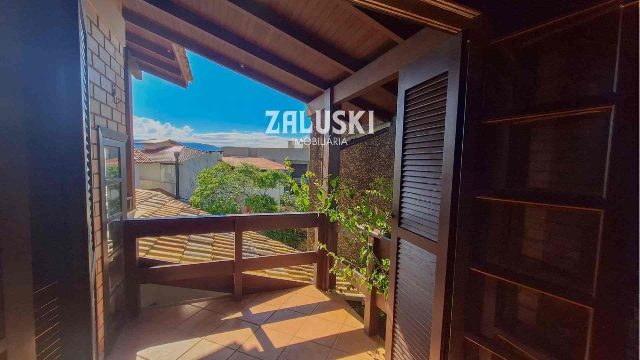 Casa a venda em Garopaba vista para o mar