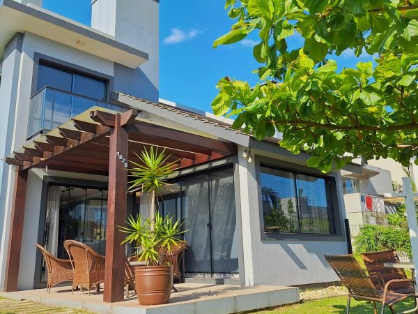 Casa à venda com 3 dormitórios – Garopaba SC
