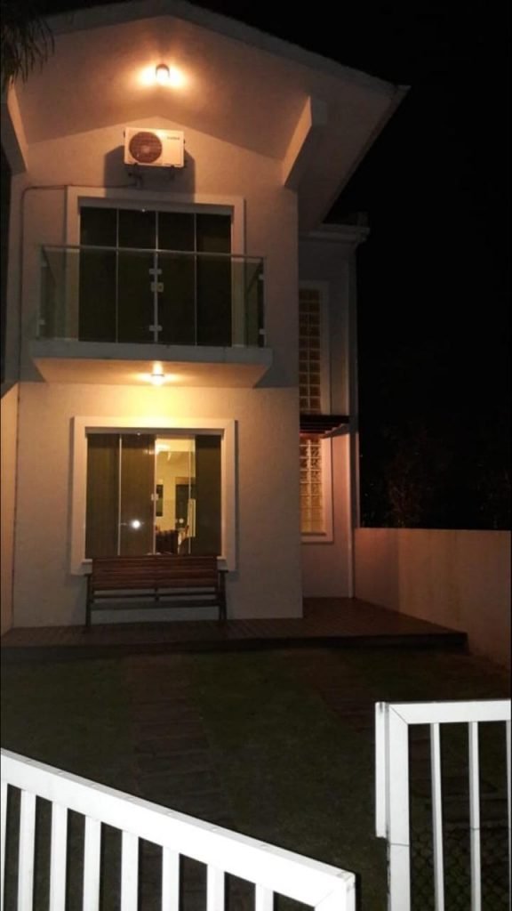 Casa a venda próximo da praia do centro de Garopaba! (96m²) Casa a venda próximo da praia do centro de Garopaba! (96m²)
