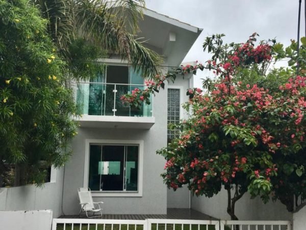Casa a venda próximo da praia do centro de Garopaba! (96m²)
