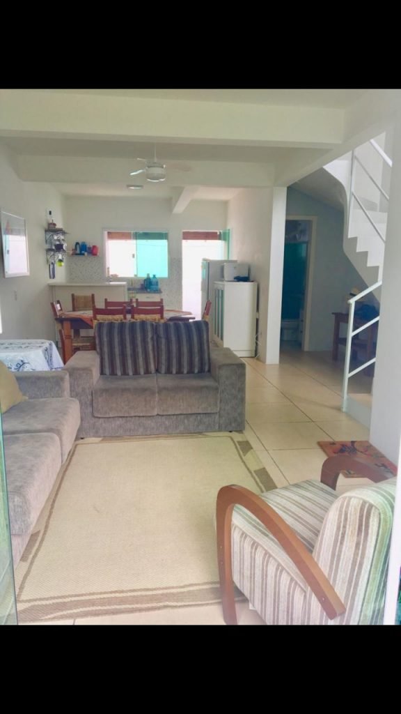 Casa a venda próximo da praia do centro de Garopaba! (96m²) Casa a venda próximo da praia do centro de Garopaba! (96m²)