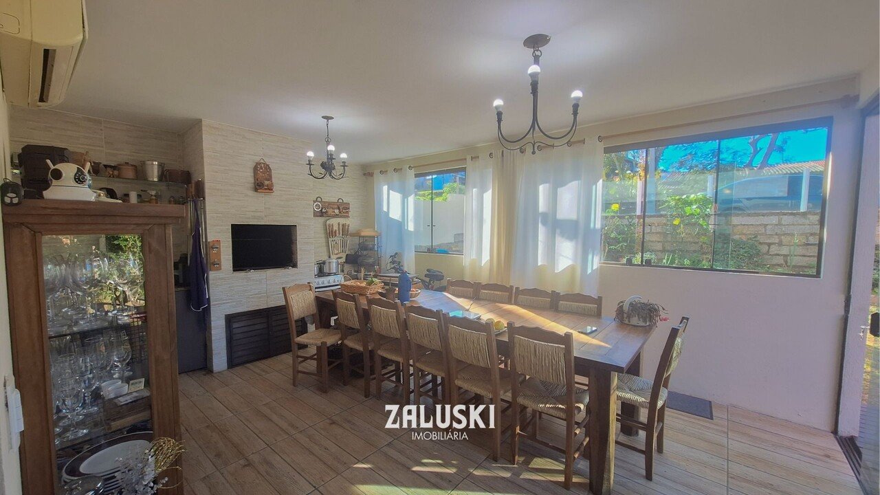 Village: Casa à venda em Garopaba (360m²)