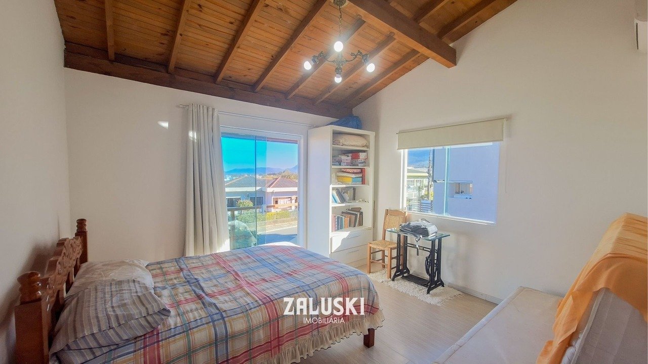 Village: Casa à venda em Garopaba (360m²)