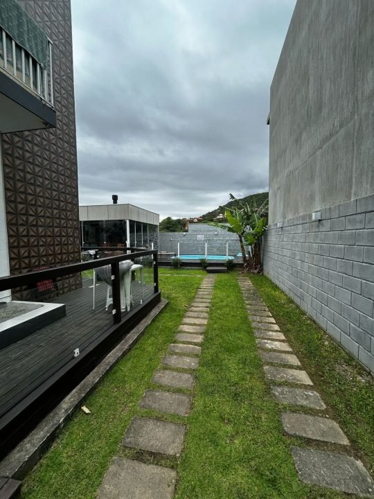 Sobrado a venda em Garopaba pertinho da praia!
