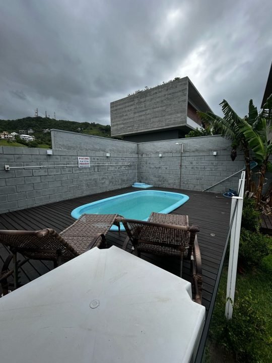Sobrado a venda em Garopaba pertinho da praia!