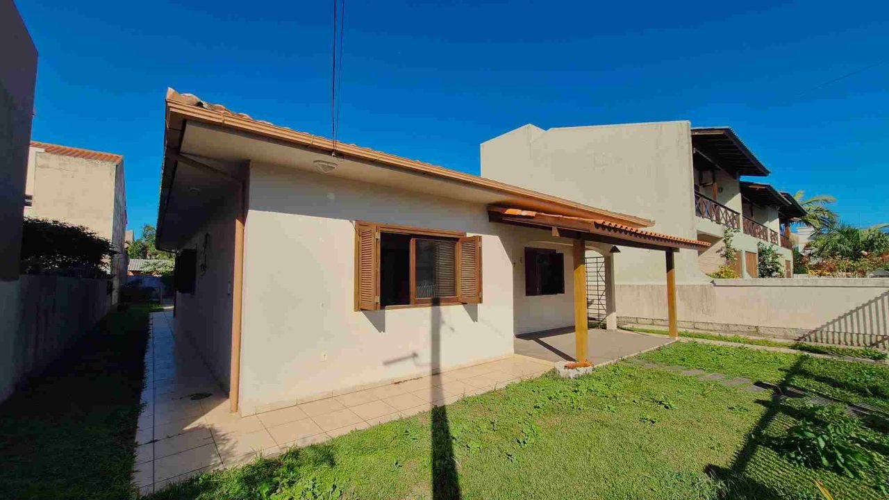 Casa com 5 dormitórios a venda em Garopaba