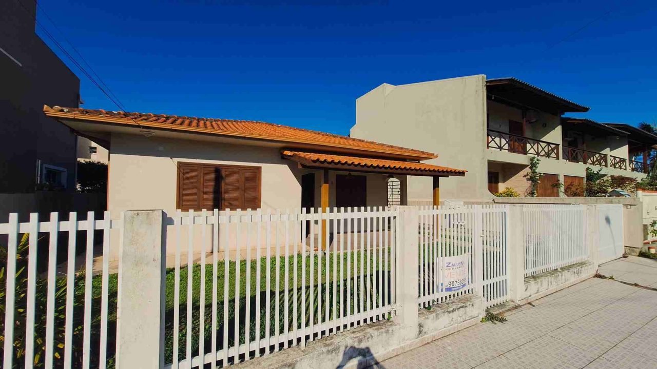 Casa com 5 dormitórios a venda em Garopaba