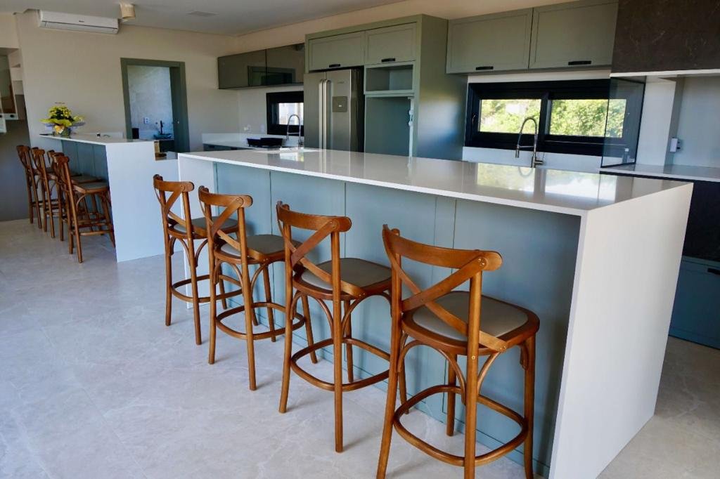Imobiliária em Garopaba – Casa de alto padrão com linda vista!
