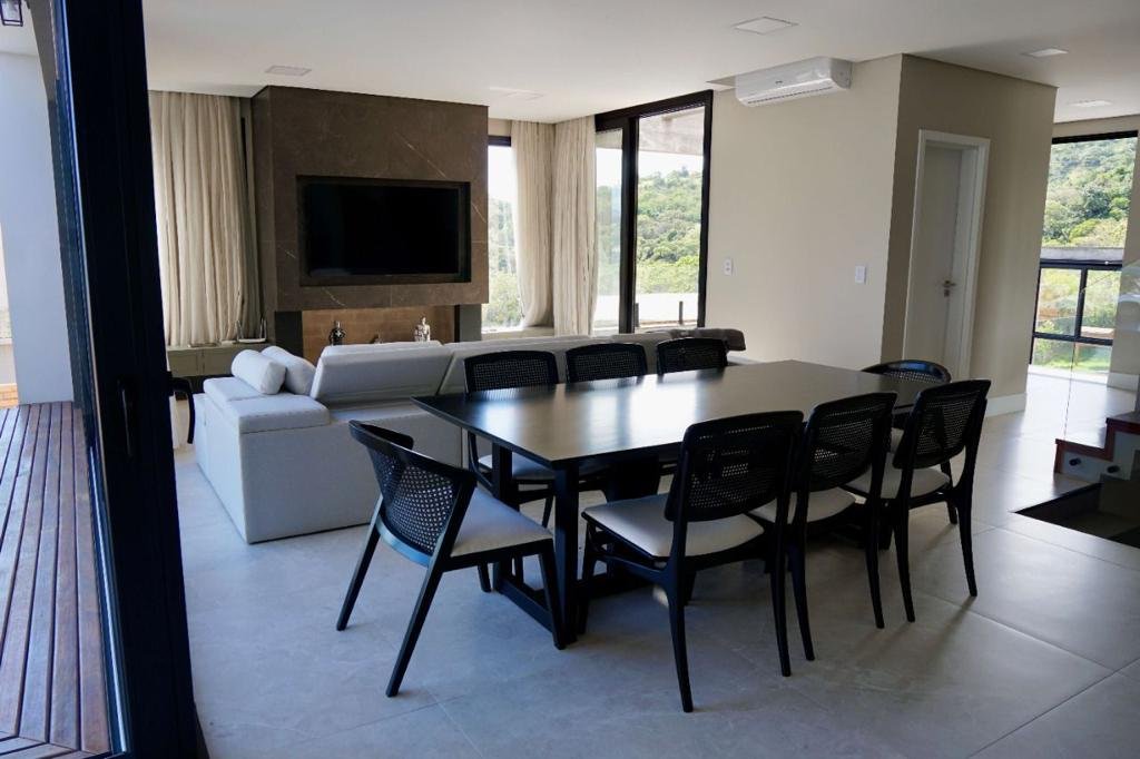 Imobiliária em Garopaba – Casa de alto padrão com linda vista!