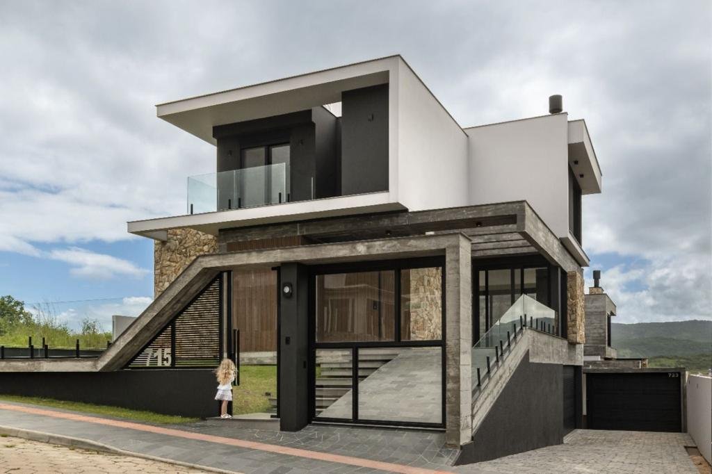 Imobiliária em Garopaba – Casa de alto padrão com linda vista!