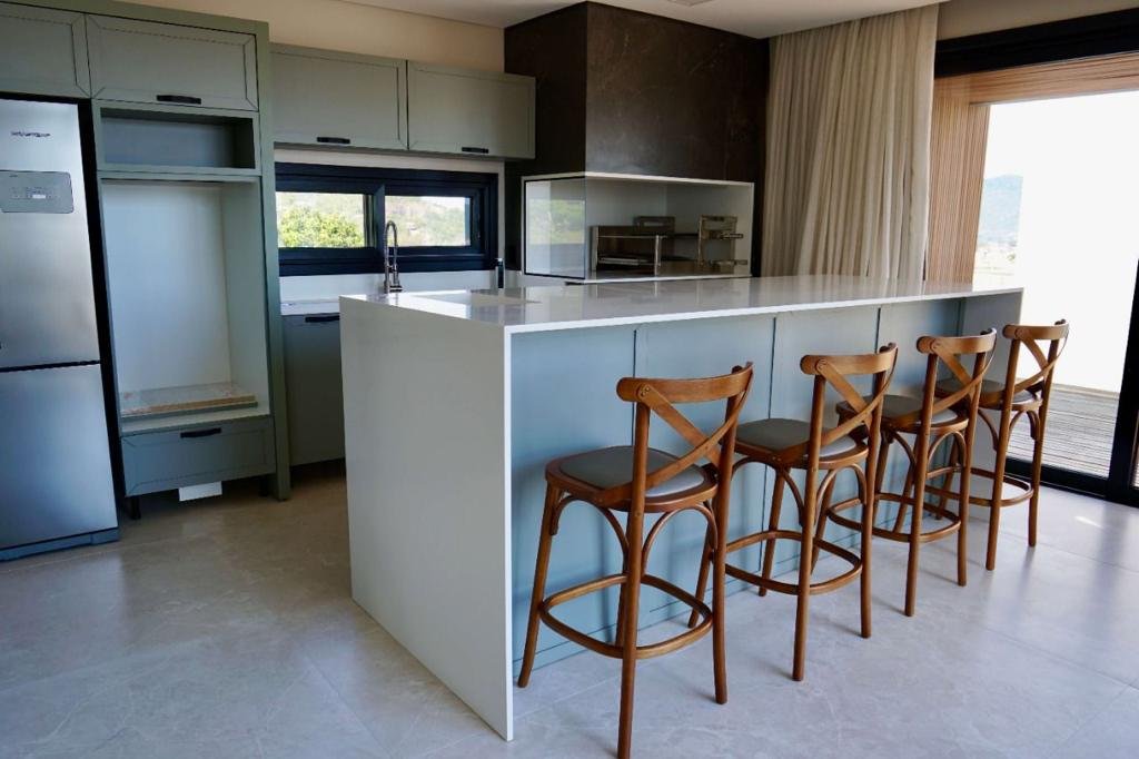 Imobiliária em Garopaba – Casa de alto padrão com linda vista!