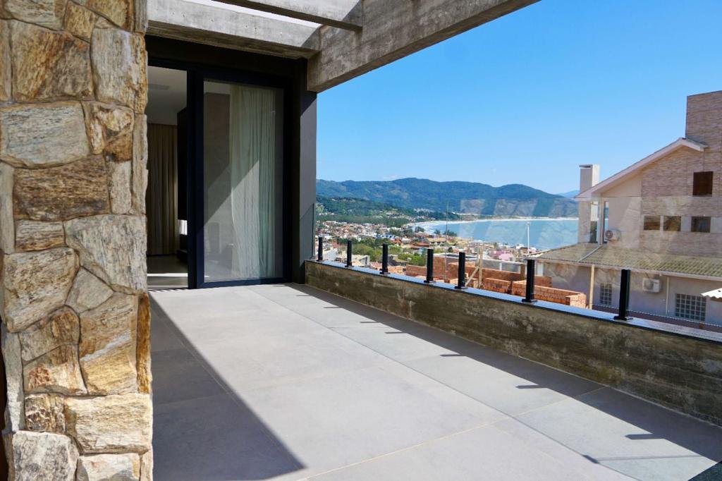 Imobiliária em Garopaba – Casa de alto padrão com linda vista!