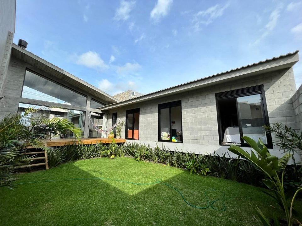 Construtora em Garopaba: Casa Térrea Moderna Construtora em Garopaba: Casa Térrea Moderna