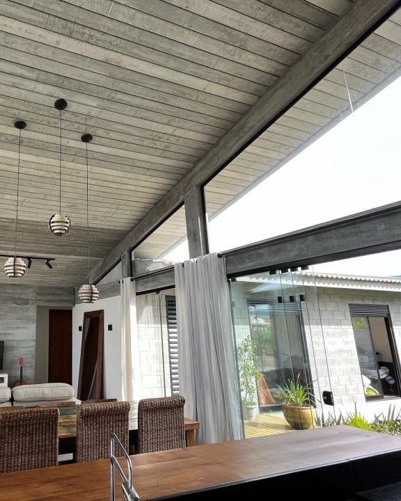 Construtora em Garopaba: Casa Térrea Moderna Construtora em Garopaba: Casa Térrea Moderna