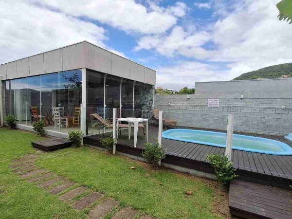 Casa a 380 metros da praia para Locação Temporada em Garopaba, SC