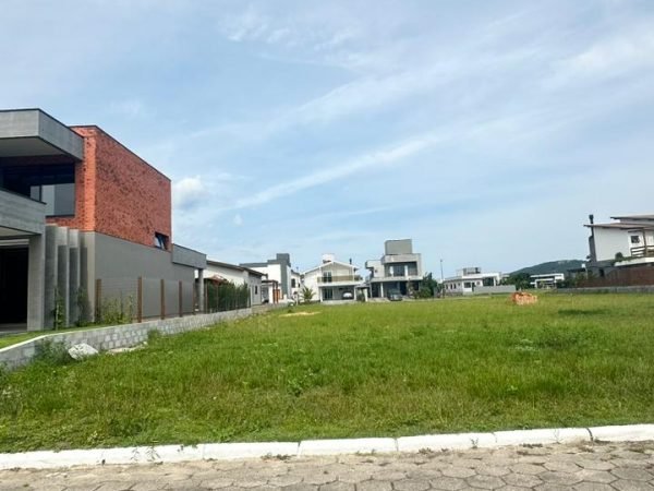 Terreno à venda no Condomínio Rosa Internacional em Garopaba