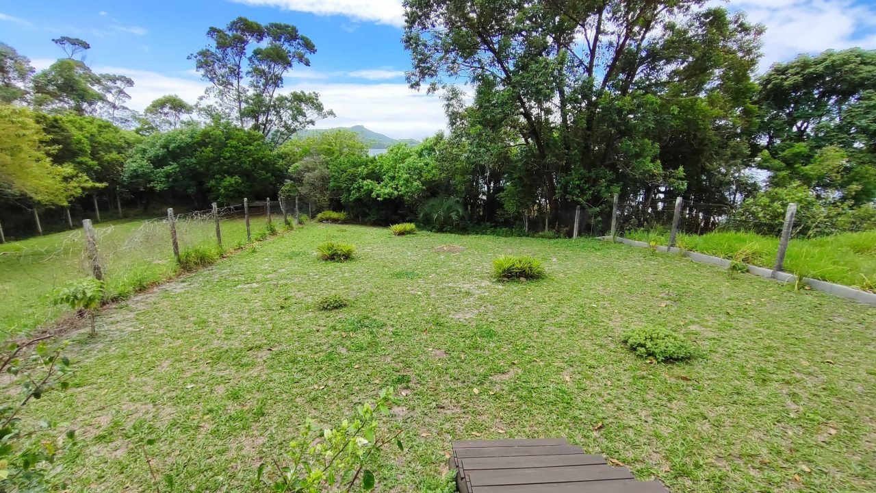 Casa pequena beira da lagoa em Imbituba, SC! (1.040m²)