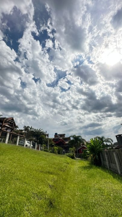 Terreno à venda próximo a Praia do Rosa, Imbituba, SC!