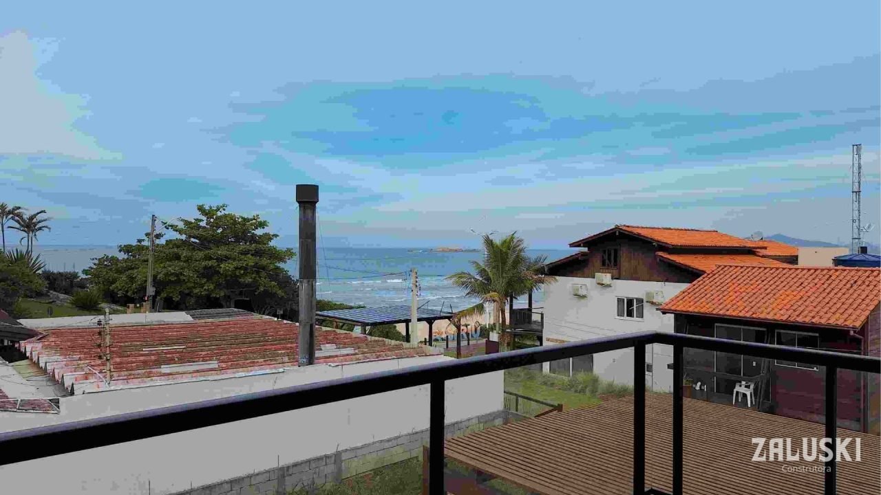 Casa nova a venda á 50 metros da praia do Siriú, em Garopaba, SC!