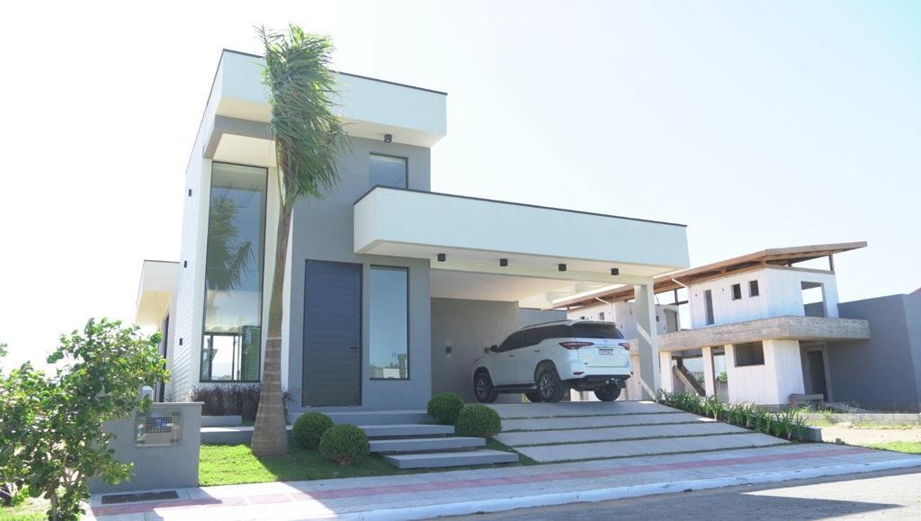 Casa de alto padrão à venda no Condomínio Rosa Internacional!