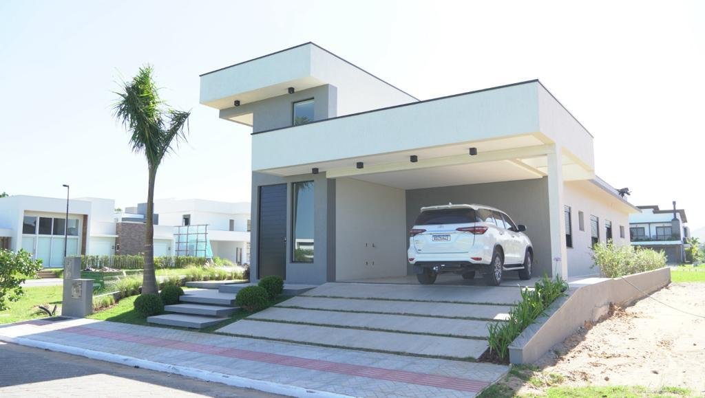 Casa de alto padrão à venda no Condomínio Rosa Internacional!