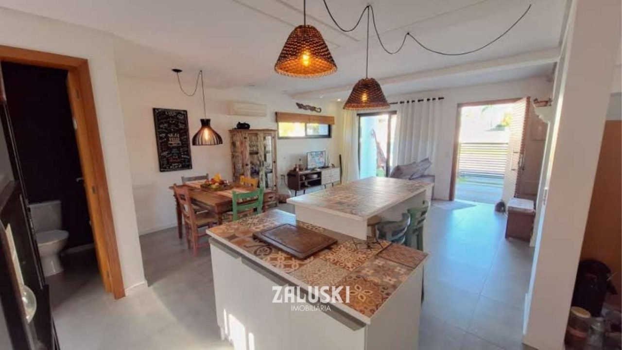 Casa à Venda no Residencial Jardim Panorâmico em Garopaba