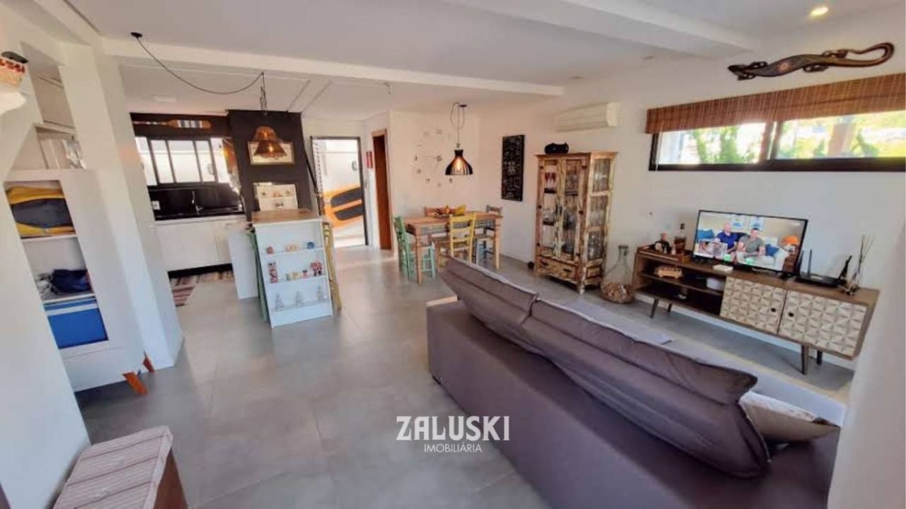 Casa à Venda no Residencial Jardim Panorâmico em Garopaba