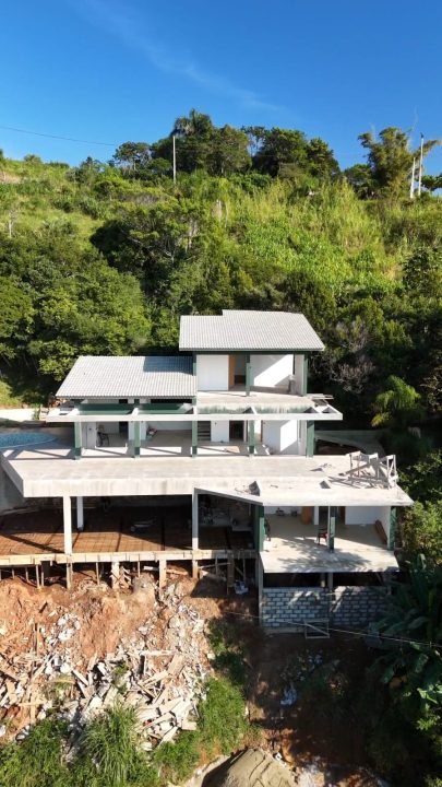 Construtora em Garopaba: Casa de Alto Padrão no bairro Siriú Construtora em Garopaba: Casa de Alto Padrão no bairro Siriú