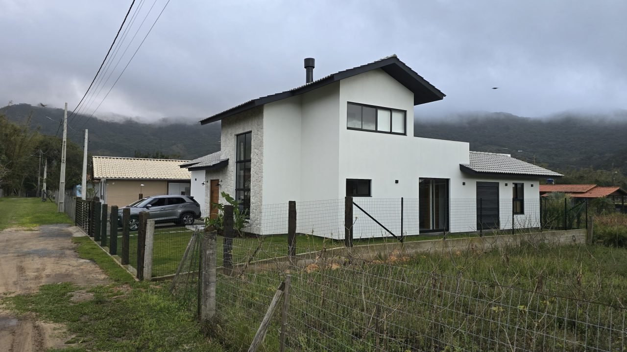 Construtora em Garopaba: Casa Moderna com Suíte Master