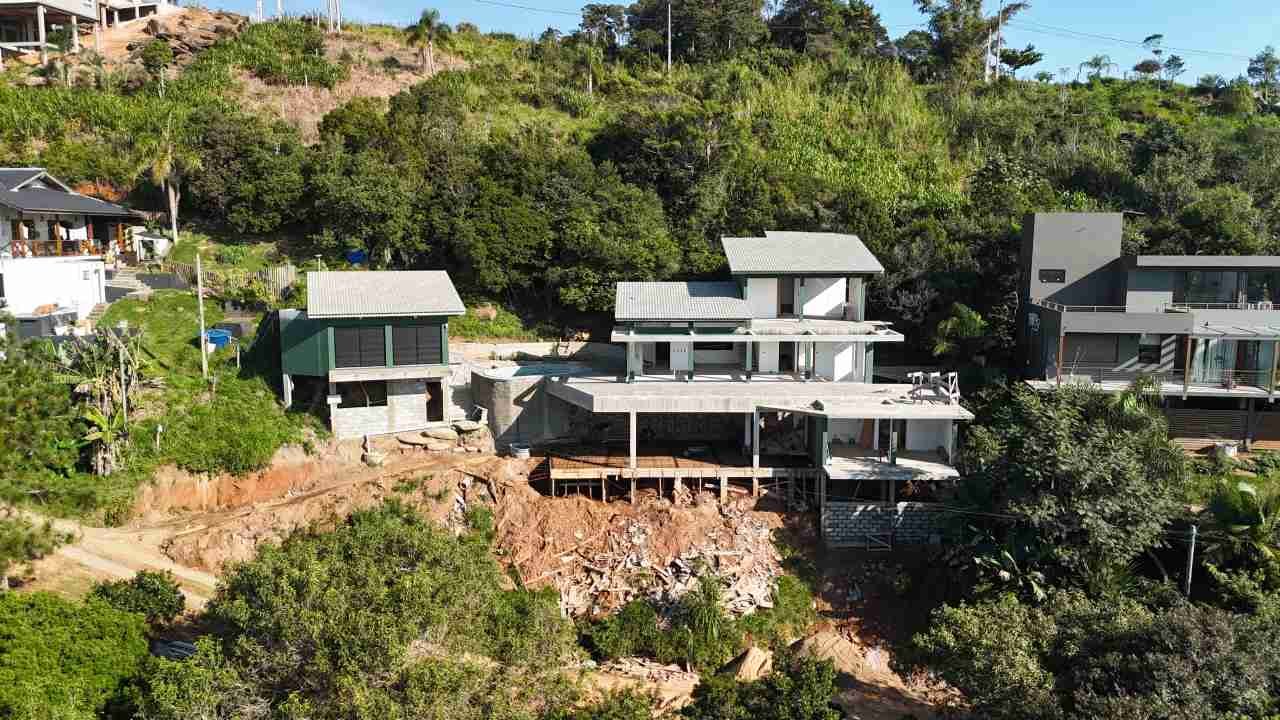 Construtora em Garopaba: Casa de Alto Padrão no bairro Siriú Construtora em Garopaba: Casa de Alto Padrão no bairro Siriú