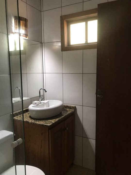 Pousada à venda no centrinho da Praia do Rosa SC!