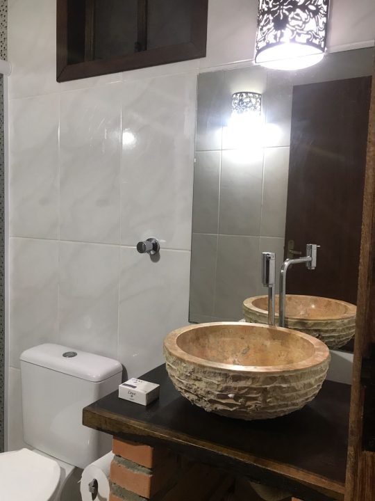 Pousada à venda no centrinho da Praia do Rosa SC!