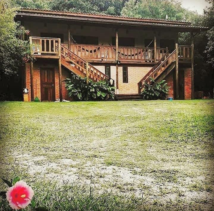 Pousada à venda no centrinho da Praia do Rosa SC!