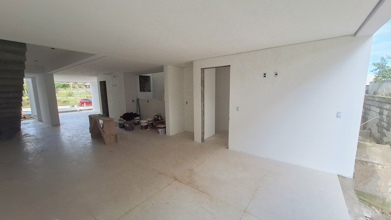 Casa à venda em Garopaba – Com piscina e perto do mar! Casa à venda em Garopaba – Com piscina e perto do mar!