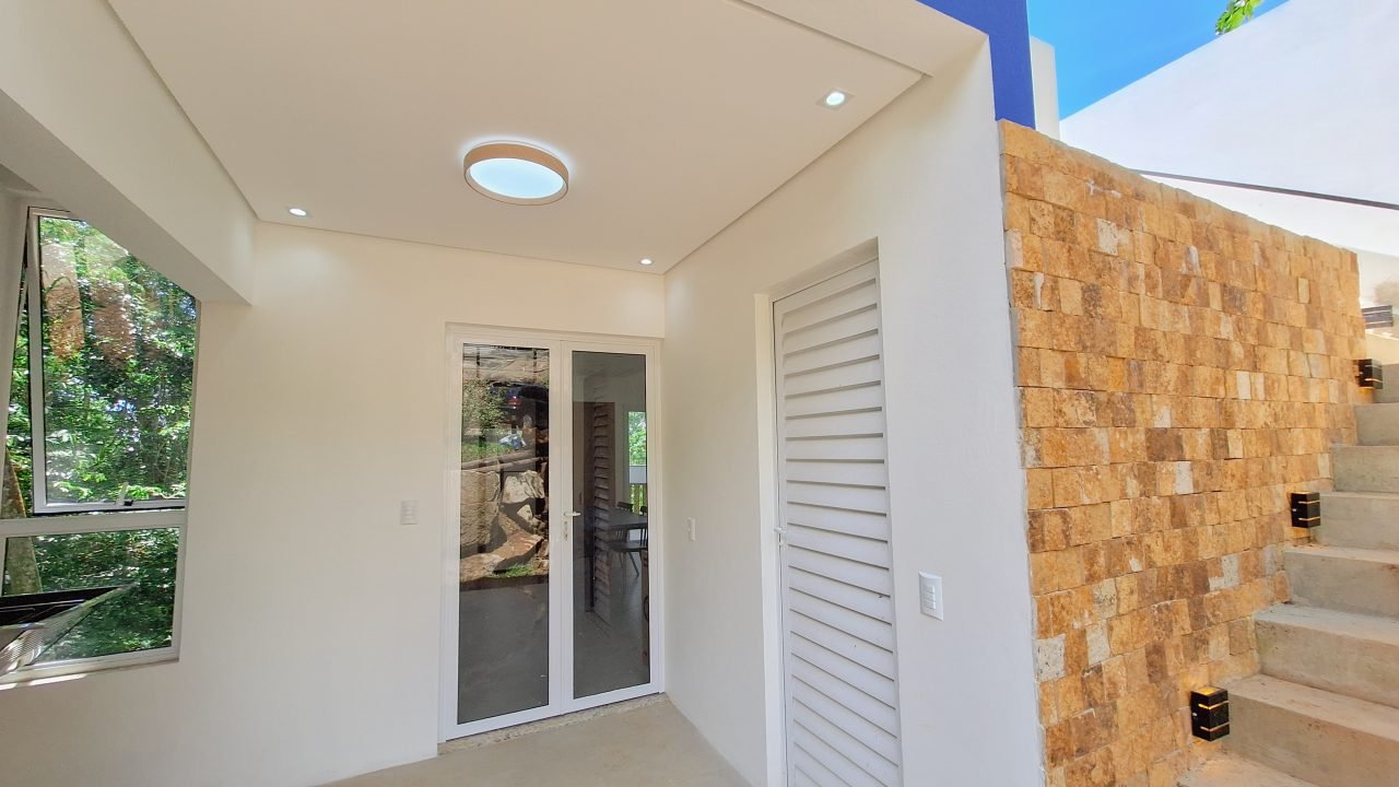 Construtora em Garopaba: Casa com design único no bairro Costa do Macacu Construtora em Garopaba: Casa com design único no bairro Costa do Macacu