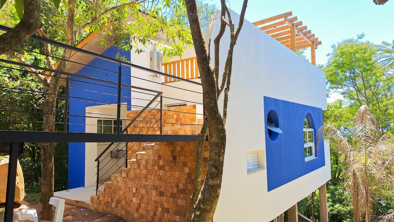Construtora em Garopaba: Casa com design único no bairro Costa do Macacu Construtora em Garopaba: Casa com design único no bairro Costa do Macacu