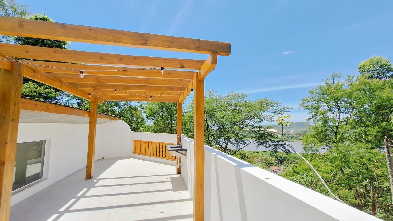 Construtora em Garopaba: Casa com design único no bairro Costa do Macacu Construtora em Garopaba: Casa com design único no bairro Costa do Macacu