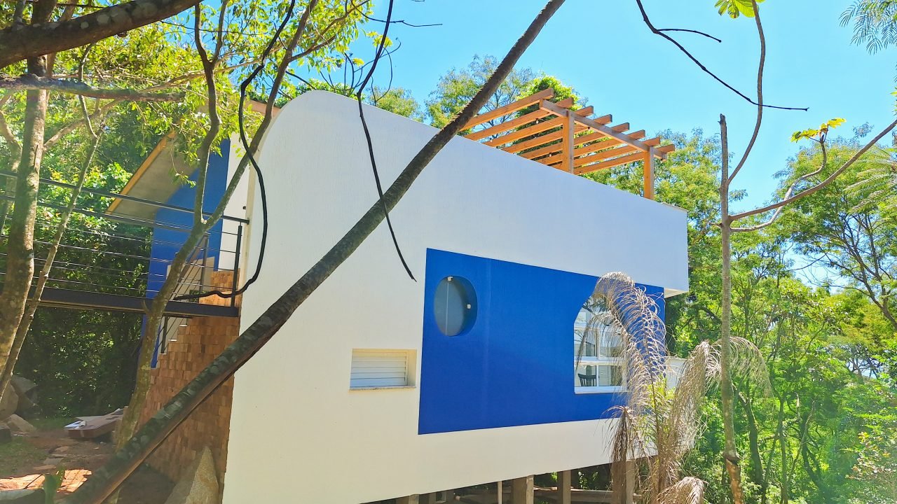 Construtora em Garopaba: Casa com design único no bairro Costa do Macacu Construtora em Garopaba: Casa com design único no bairro Costa do Macacu