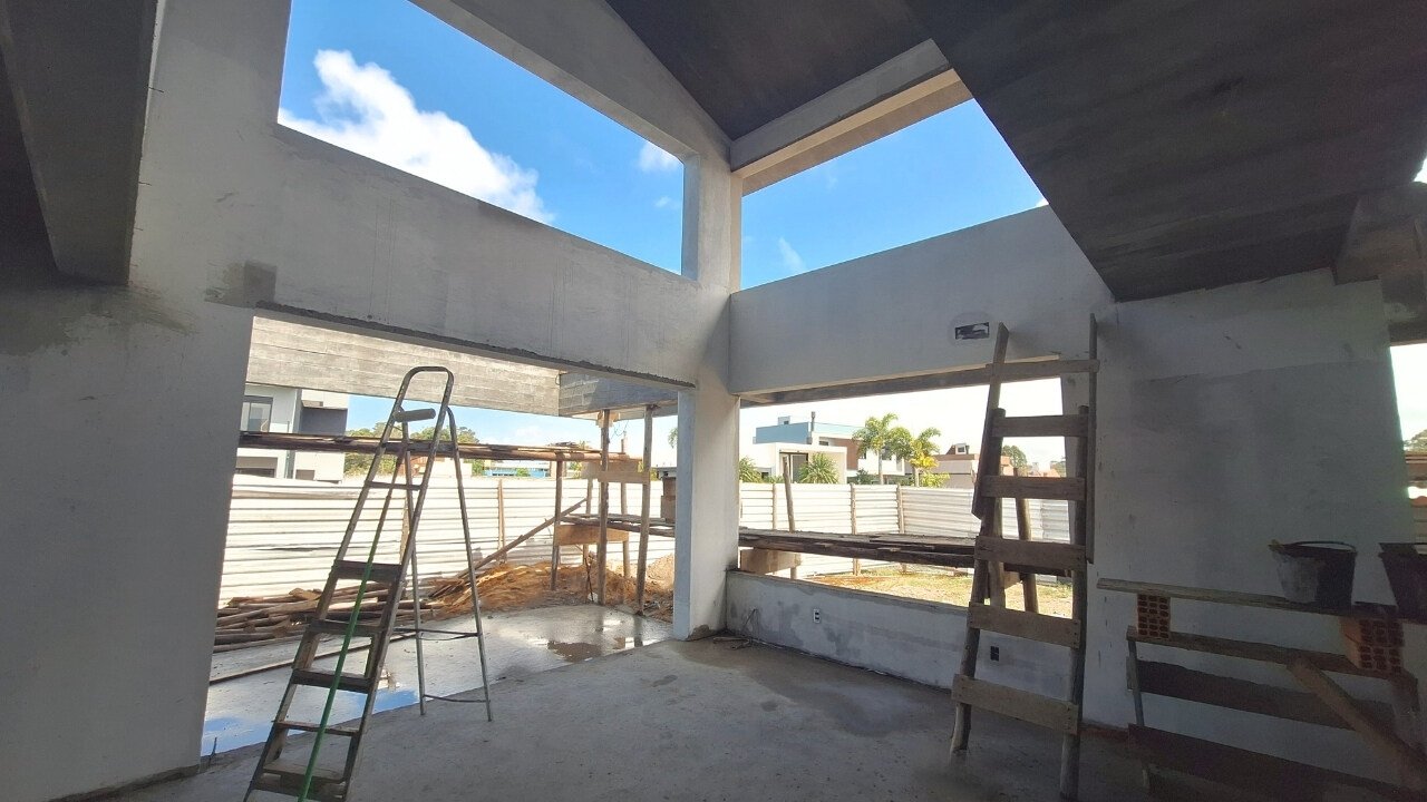 Construtora em Garopaba: Casa aconchegante e moderna