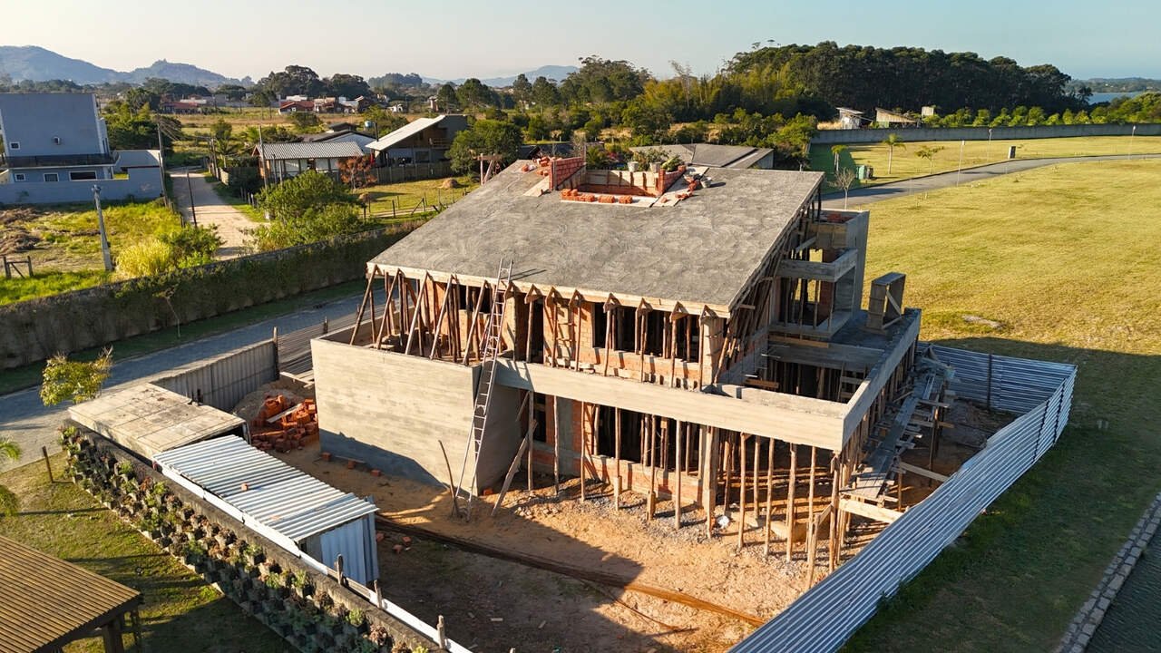 Construtora em Garopaba: Casa aconchegante e moderna