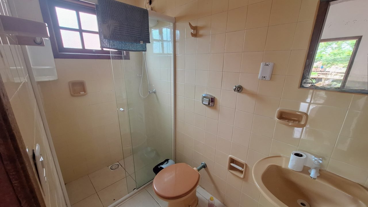 Duas Casas à venda Mobiliadas no Centro de Garopaba!