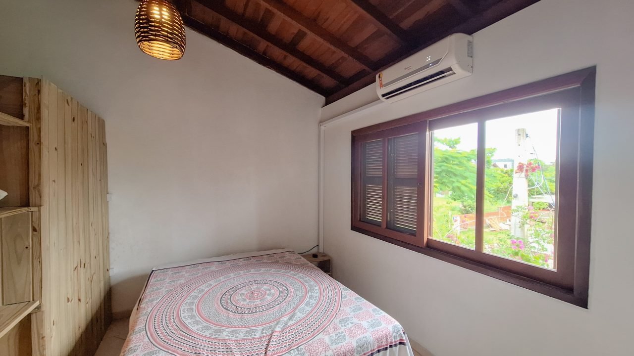 Duas Casas à venda Mobiliadas no Centro de Garopaba!