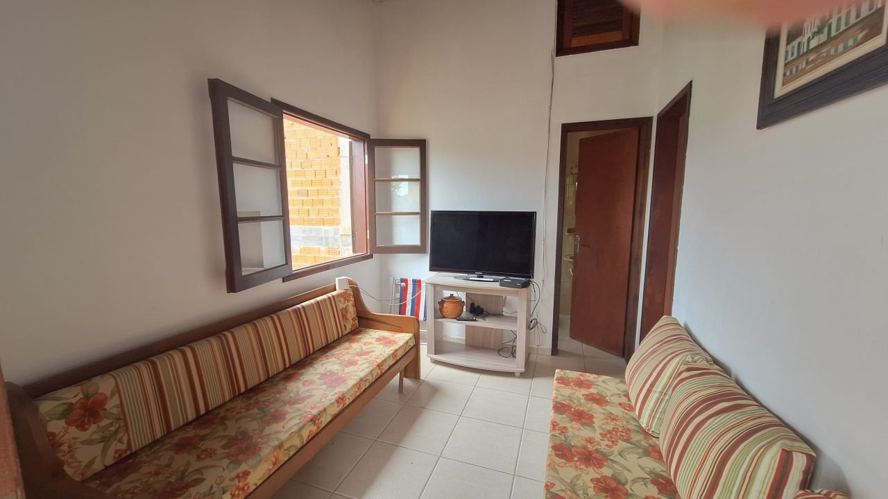 Duas Casas à venda Mobiliadas no Centro de Garopaba!