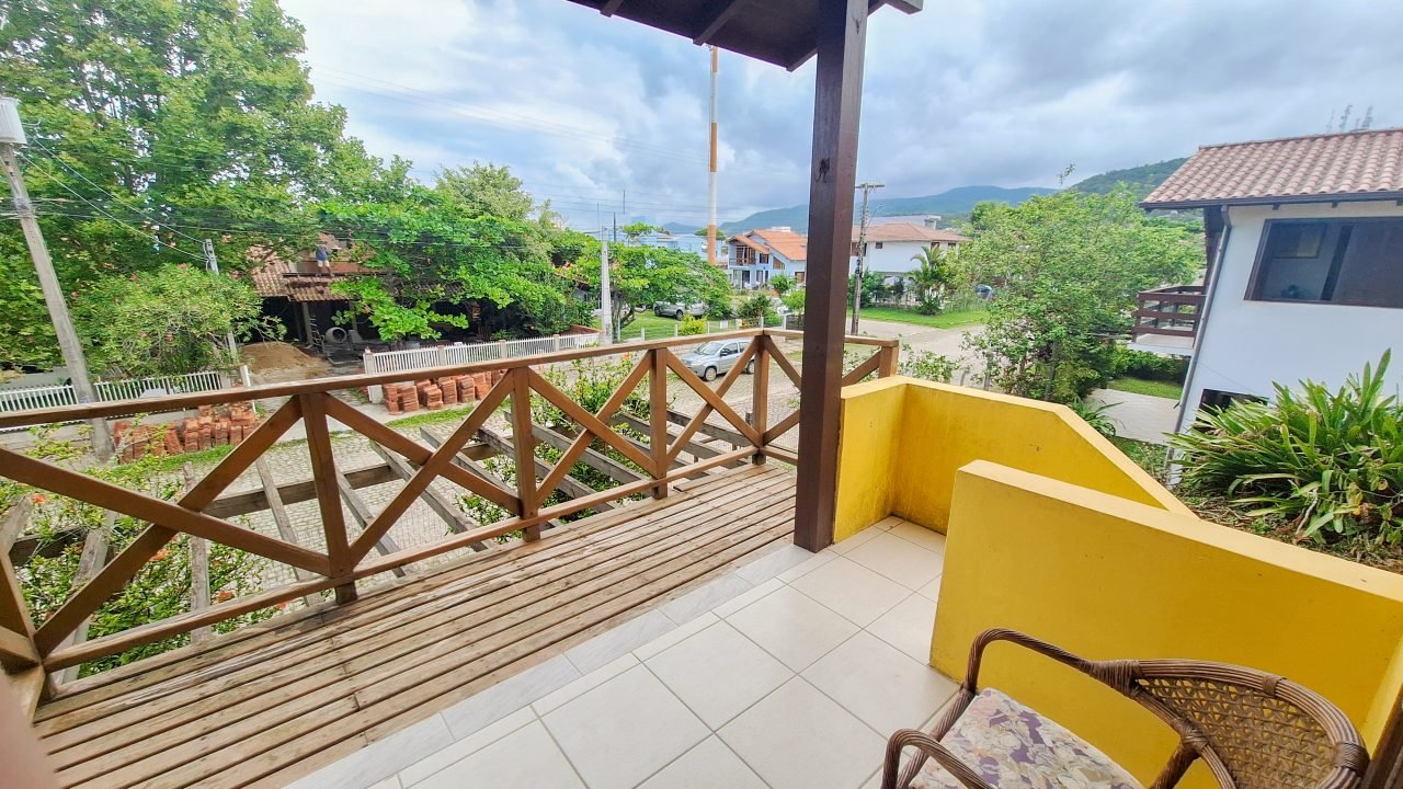 Duas Casas à venda Mobiliadas no Centro de Garopaba!