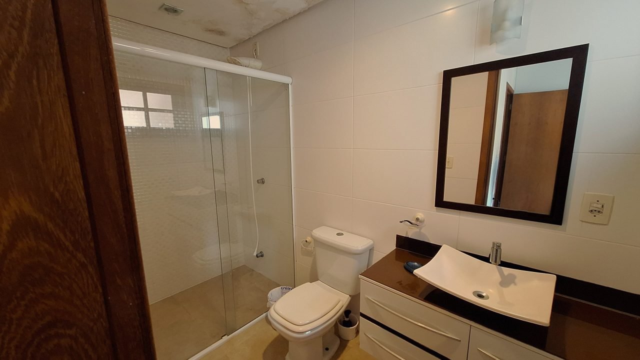 Duas Casas à venda Mobiliadas no Centro de Garopaba!